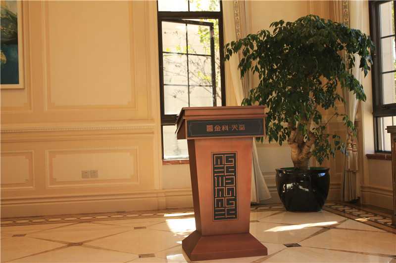 在標識設計中，色彩帶給人的感受